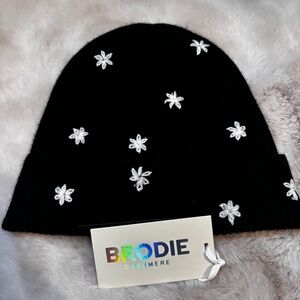 Brodie Embroidery Cashmere Flower Hat Black/White OS